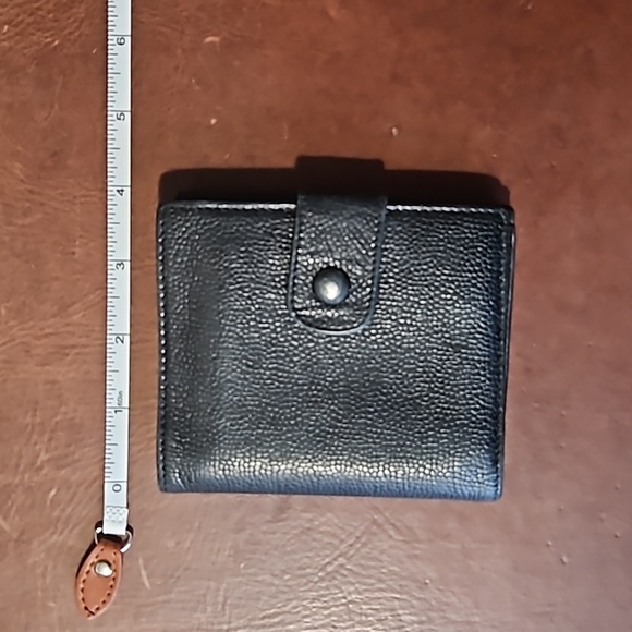 Chanel CC Logo Caviar Lambskin Bifold Wallet - Picture 5 of 7